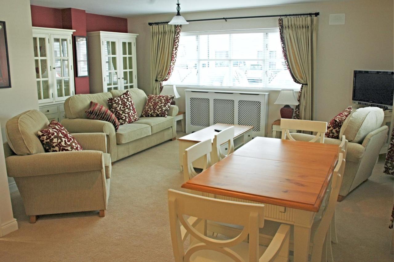 Moyvalley Hotel Self Catering Cottages Extérieur photo